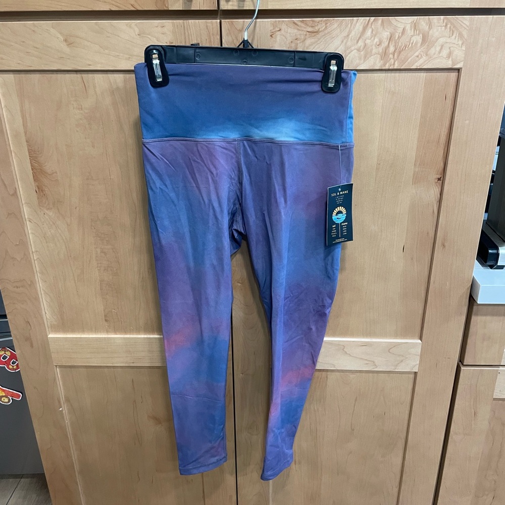 Never worn yoga leggings